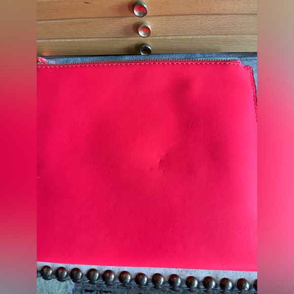 Kate Spade medium beau pouch purse. New!! - Picture 5 of 5